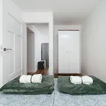 Close To Everywhere, Cosy Place *