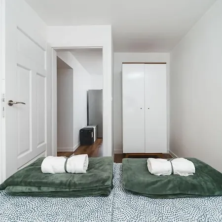 Close To Everywhere, Cosy Place *