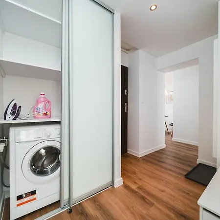 Close To Everywhere, Cosy Place Appartement *