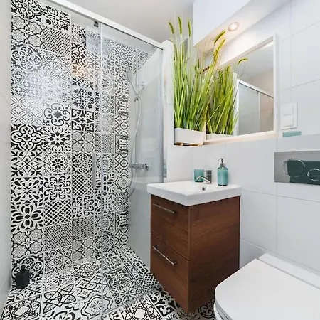 Close To Everywhere, Cosy Place